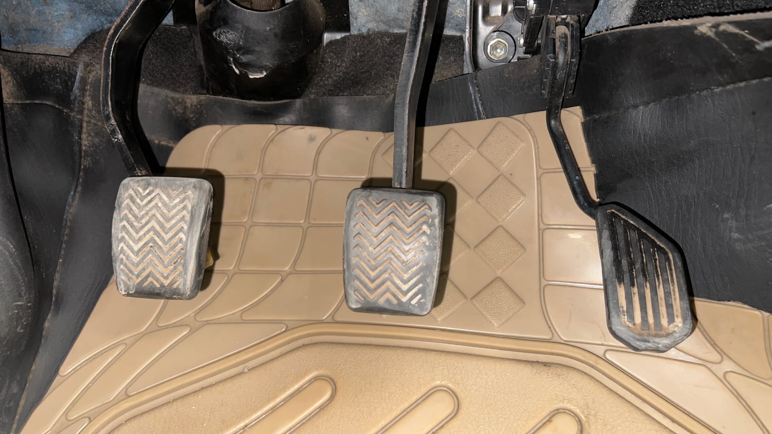 Used 2013 Toyota Etios Liva G Petrol Manual interior PEDALS VIEW