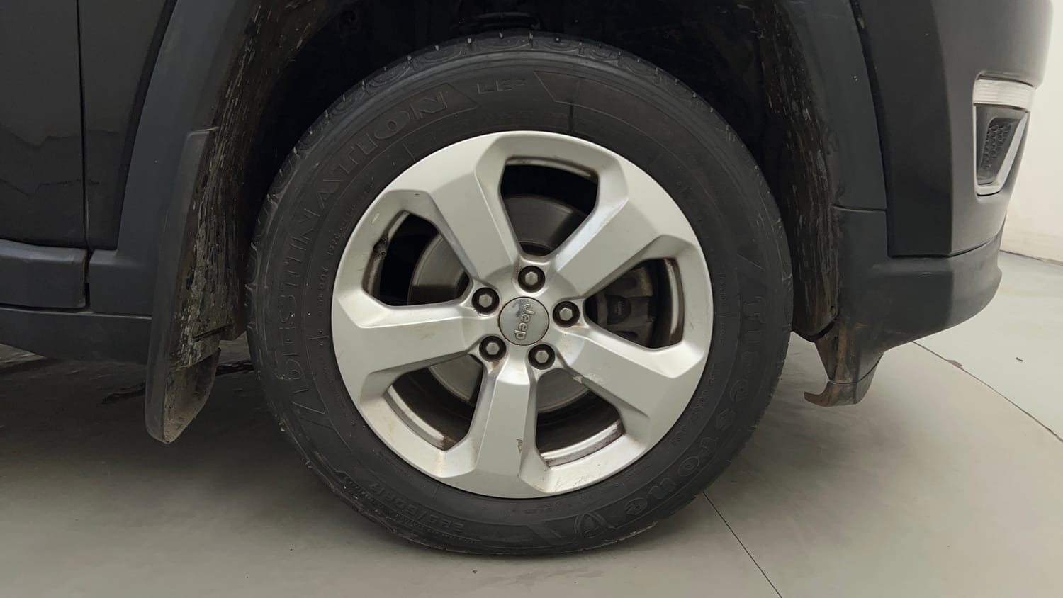 Used 2018 Jeep Compass Limited 1.4 Petrol AT Petrol Automatic tyres RIGHT FRONT TYRE RIM VIEW