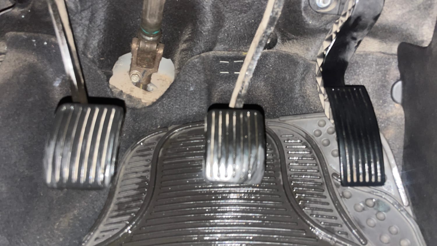 Used 2016 Hyundai Grand i10 Sportz 1.2 Kappa VTVT Petrol Manual interior PEDALS VIEW