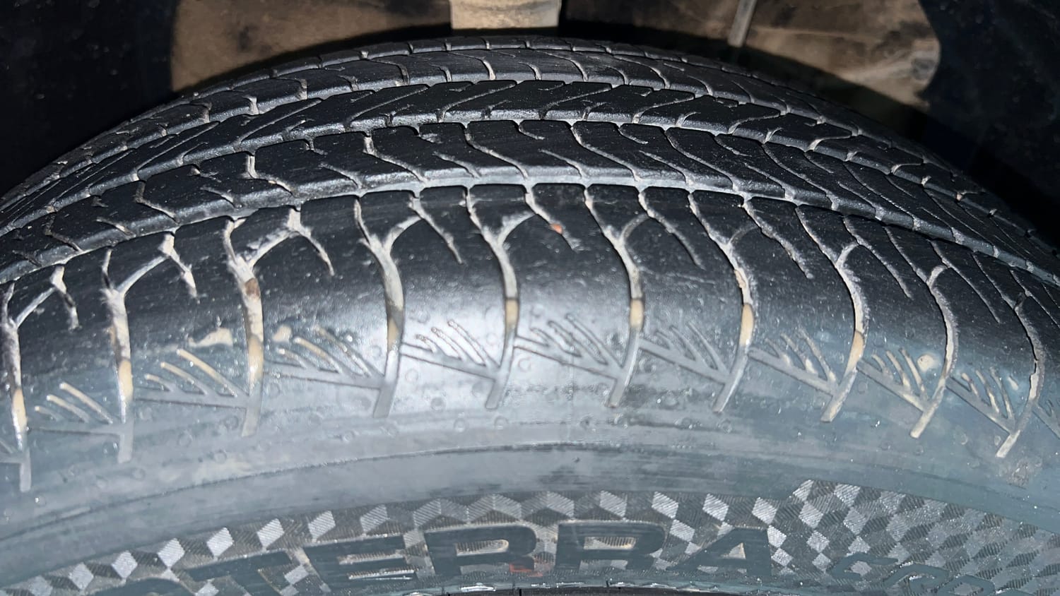 Used 2023 Maruti Suzuki Grand Vitara Zeta Smart Hybrid AT Petrol Automatic tyres RIGHT FRONT TYRE TREAD VIEW