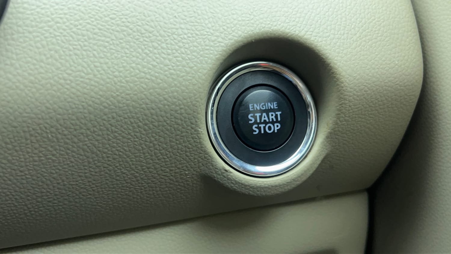 Used 2017 Maruti Suzuki Dzire ZXi Plus AMT Petrol Automatic top_features Keyless start