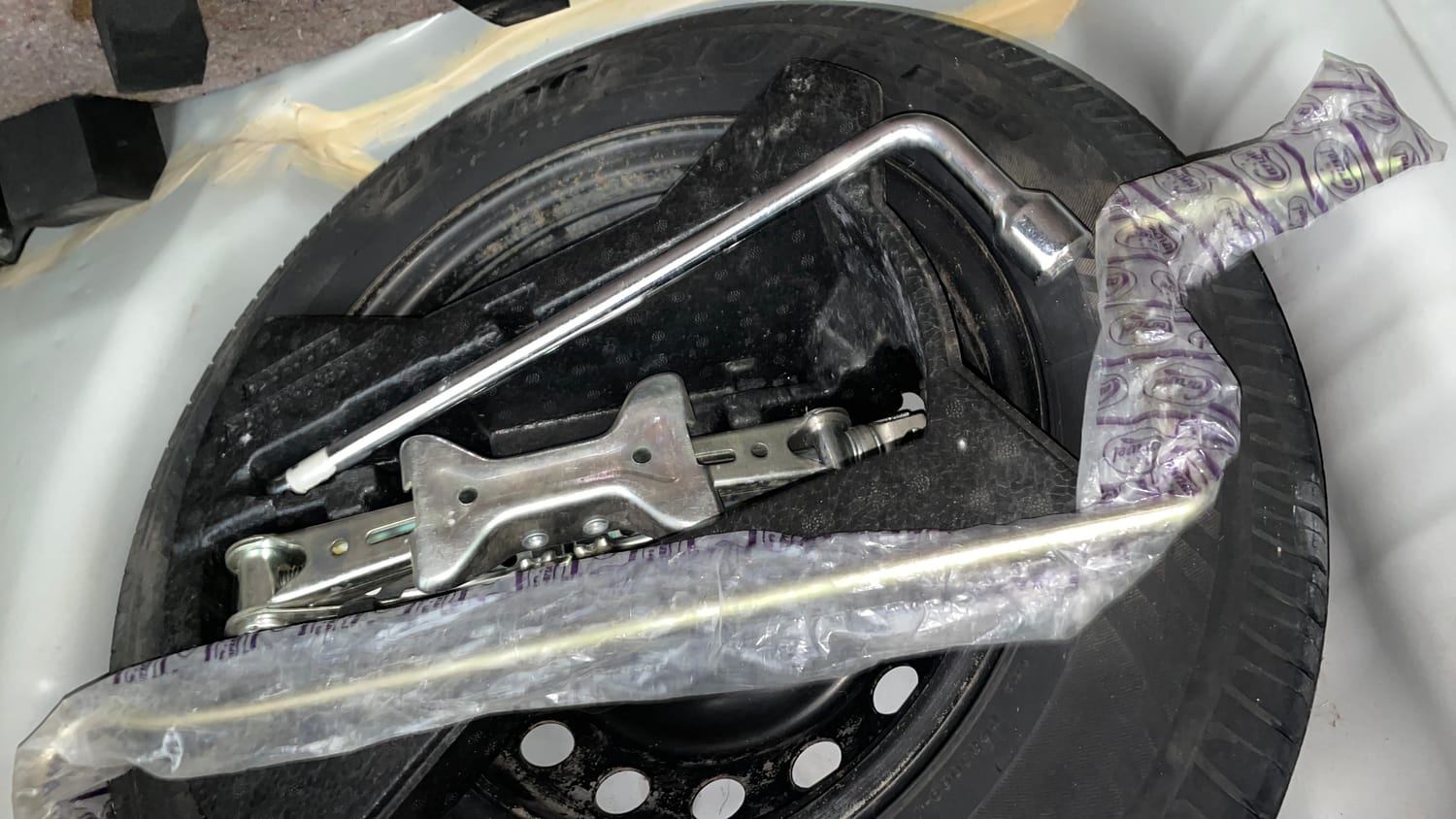 Used 2018 Maruti Suzuki Celerio ZXi (O) AMT Petrol Automatic tyres SPARE TYRE VIEW