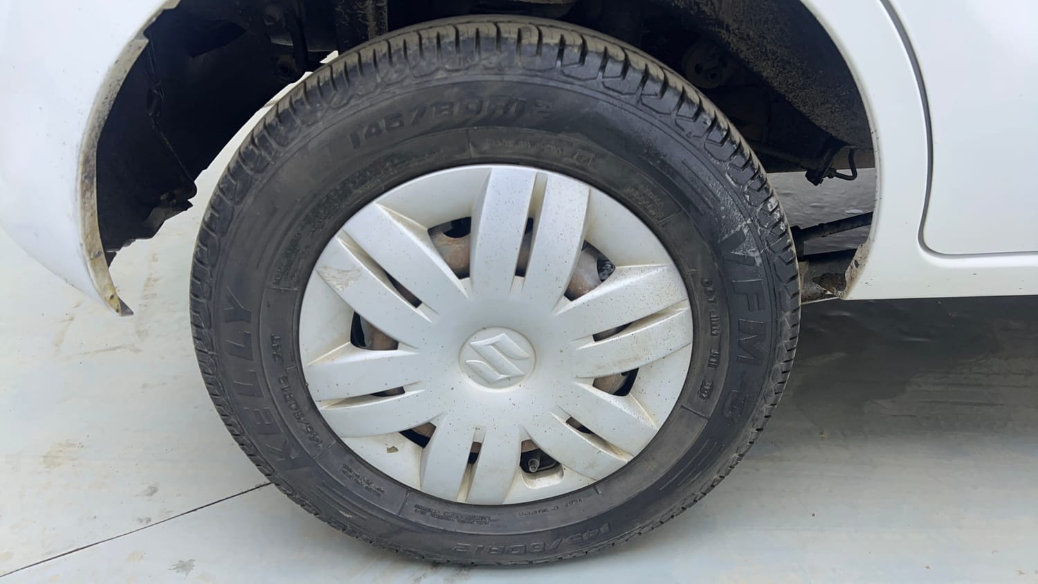 Used 2017 Maruti Suzuki Alto 800 LXi Petrol Manual tyres RIGHT REAR TYRE RIM VIEW