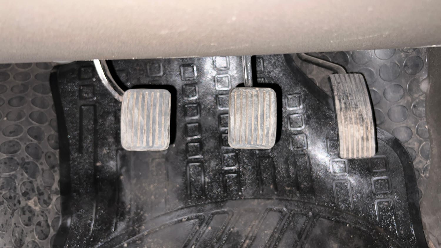 Used 2015 Hyundai i10 Sportz 1.1 iRDE2 Petrol Manual interior PEDALS VIEW