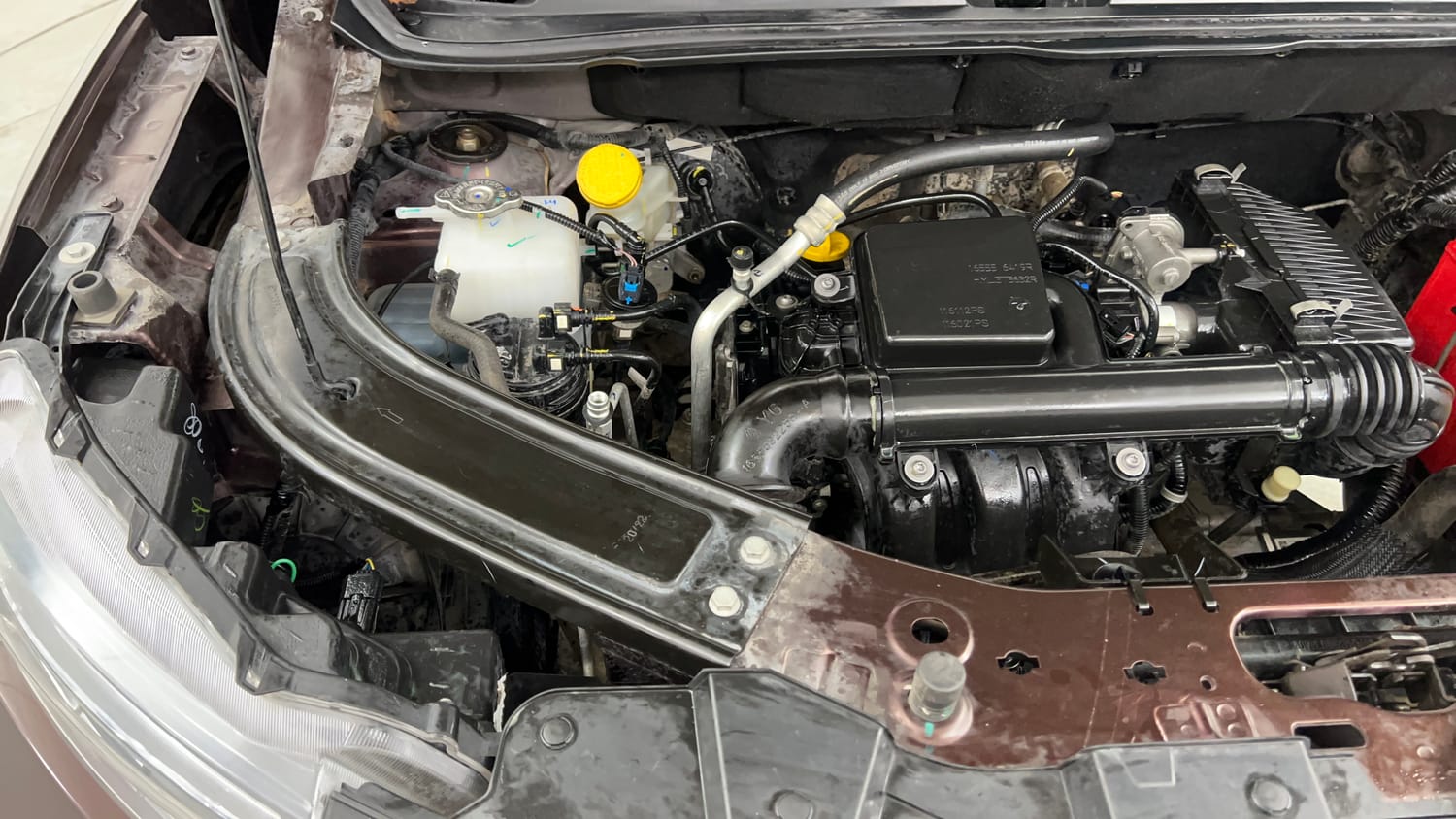 Used 2022 Renault Kiger RXZ AMT Petrol Automatic engine ENGINE RIGHT SIDE VIEW
