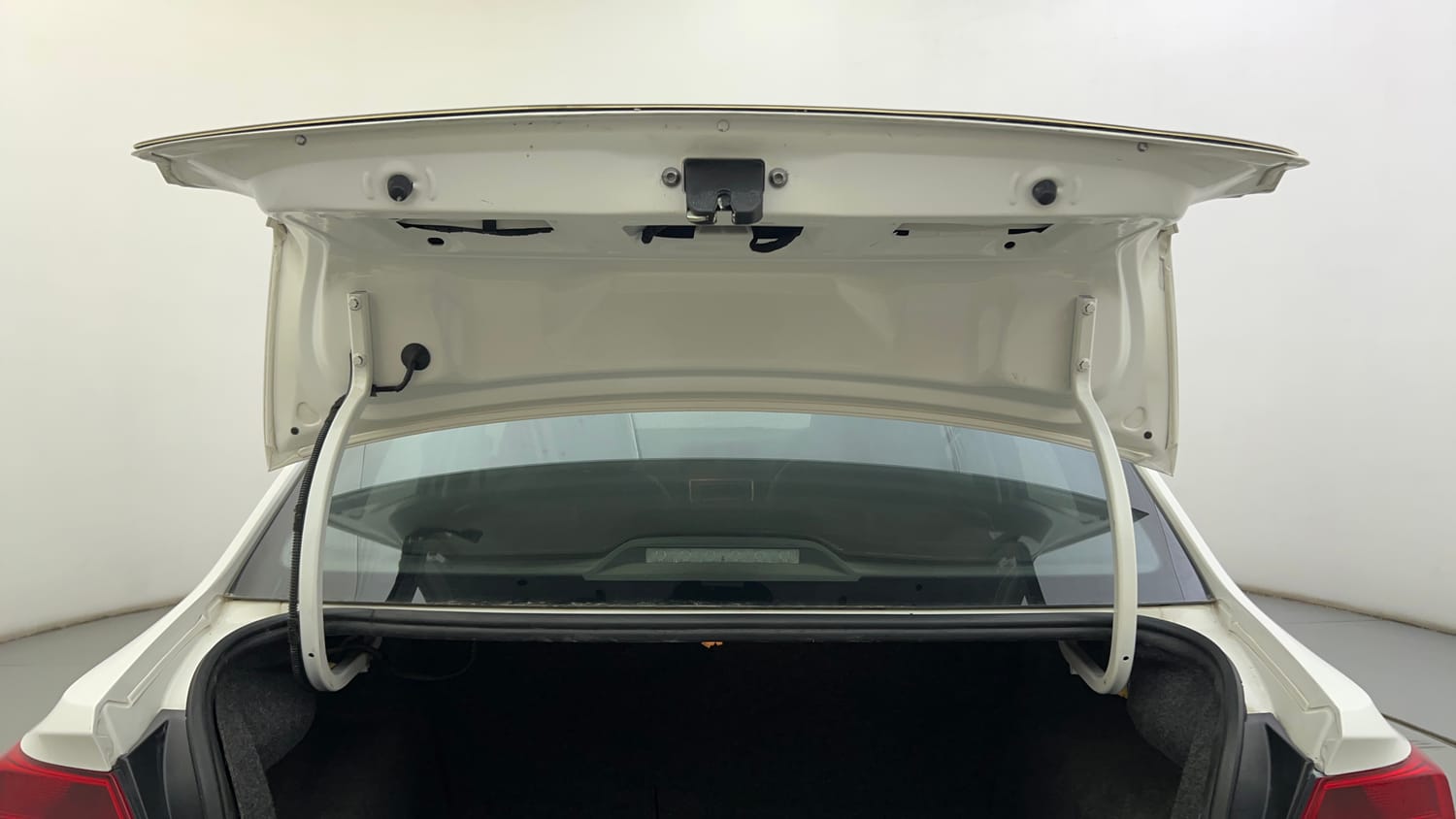 Used 2019 Volkswagen Ameo Comfortline 1.0L (P) Petrol Manual interior DICKY DOOR OPEN VIEW