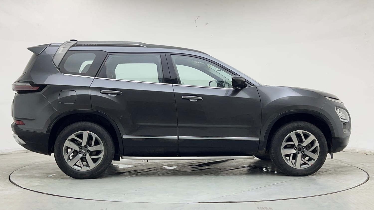 Used 2022 Tata Safari XZA Plus Diesel Automatic exterior RIGHT SIDE VIEW