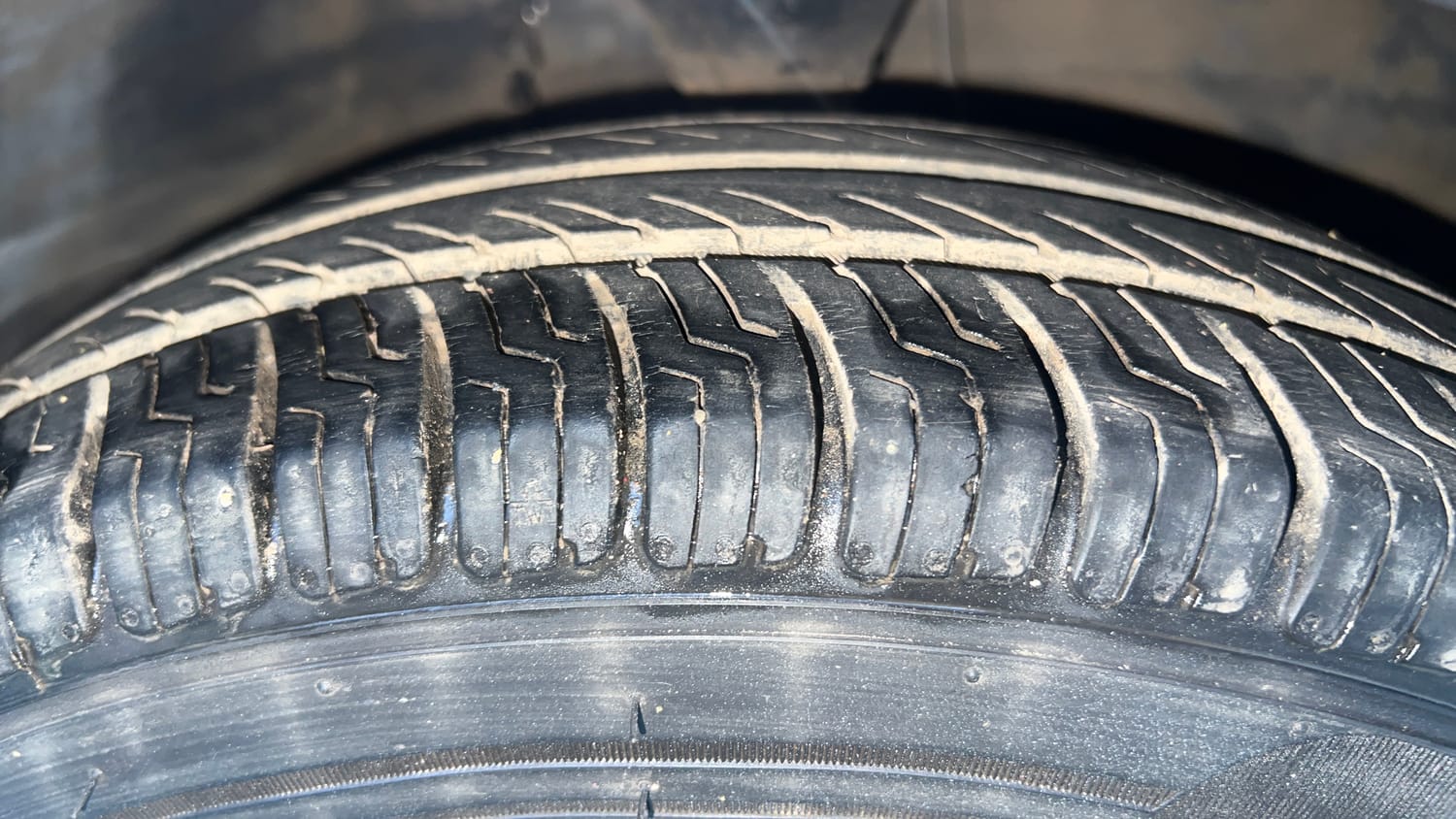 Used 2014 Hyundai i10 Sportz 1.1 iRDE2 Petrol Manual tyres RIGHT FRONT TYRE TREAD VIEW