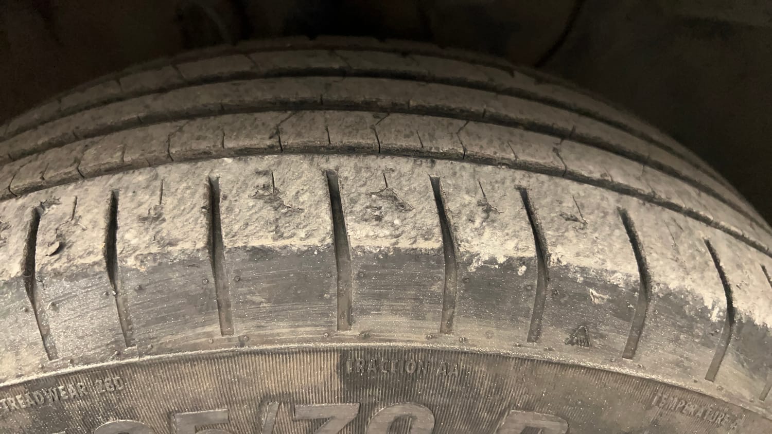 Used 2016 Hyundai Elite i20 Magna 1.2 Petrol Manual tyres RIGHT FRONT TYRE TREAD VIEW