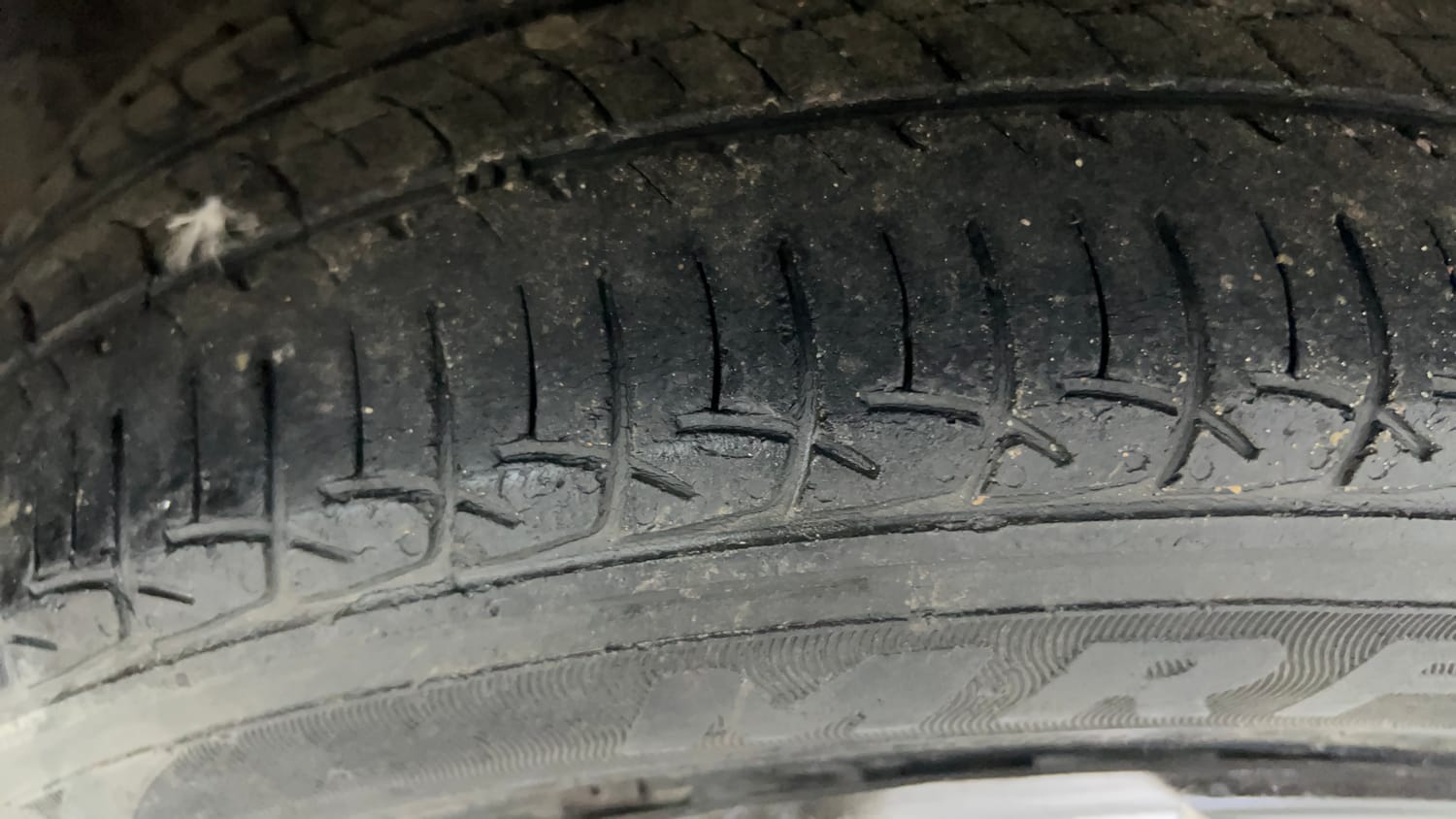 Used 2019 Volkswagen Ameo Comfortline 1.0L (P) Petrol Manual tyres RIGHT REAR TYRE TREAD VIEW
