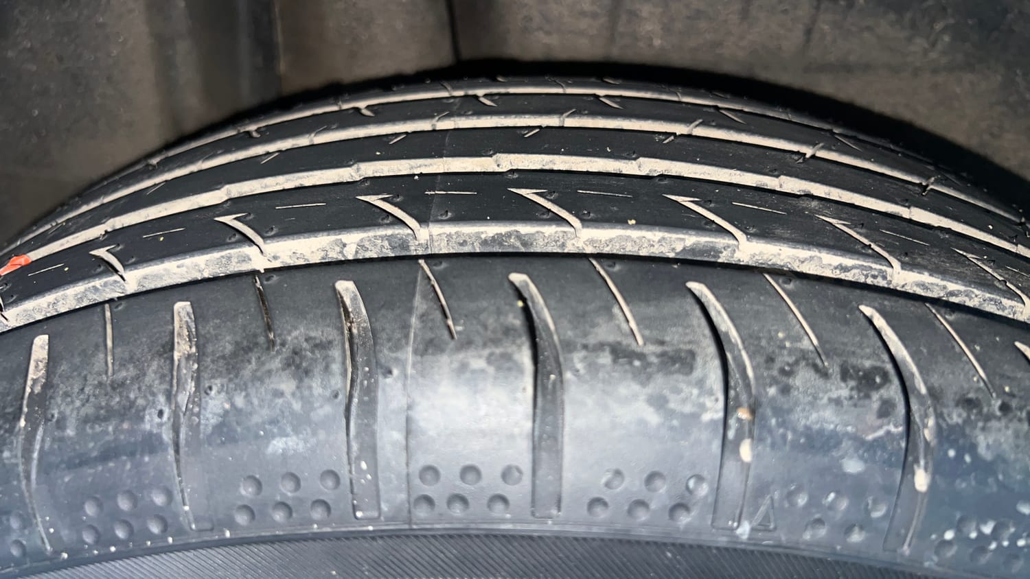 Used 2017 Maruti Suzuki Dzire ZXi Plus AMT Petrol Automatic tyres RIGHT REAR TYRE TREAD VIEW
