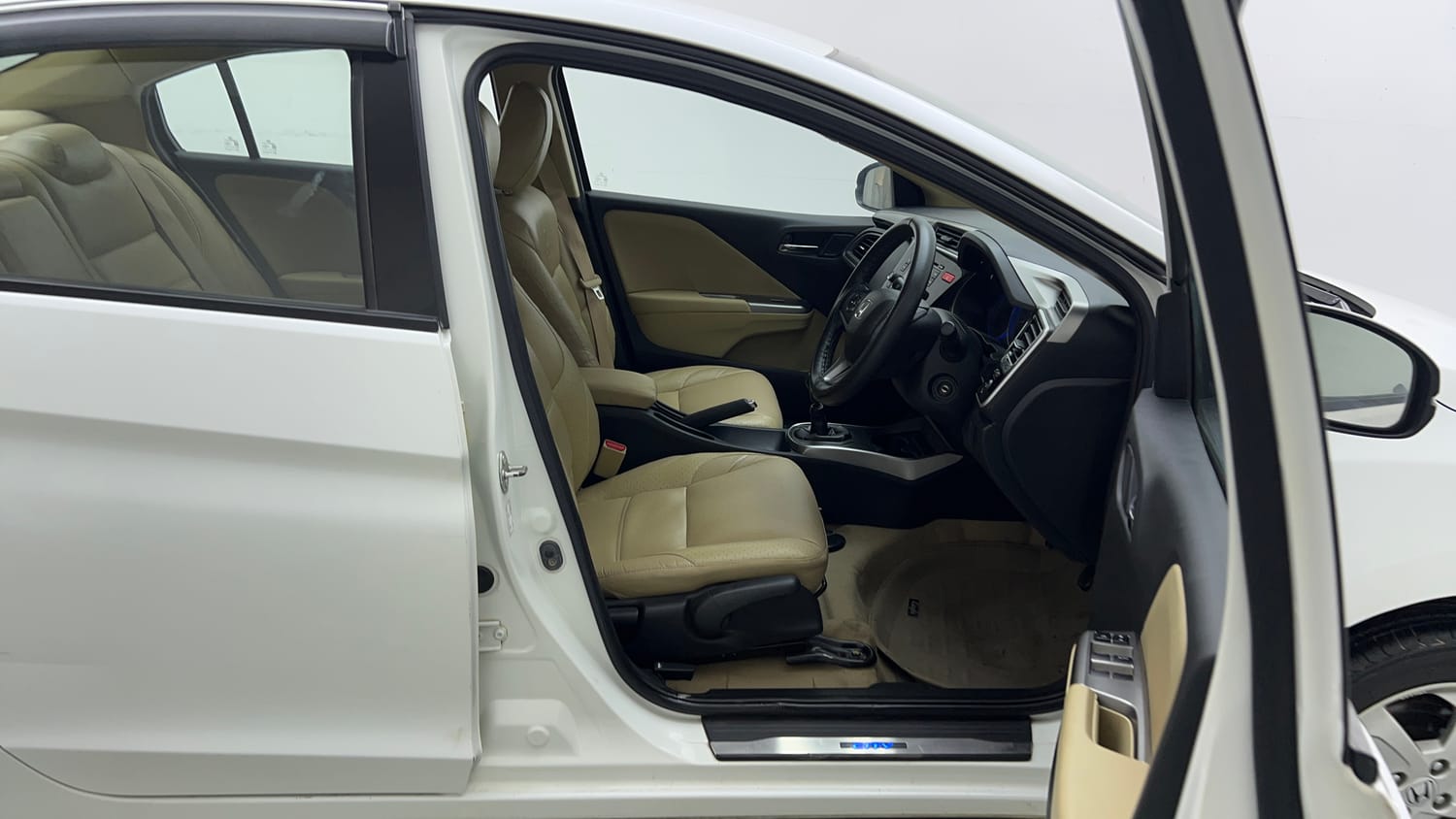 Used 2015 Honda City V Petrol Manual interior RIGHT SIDE FRONT DOOR CABIN VIEW