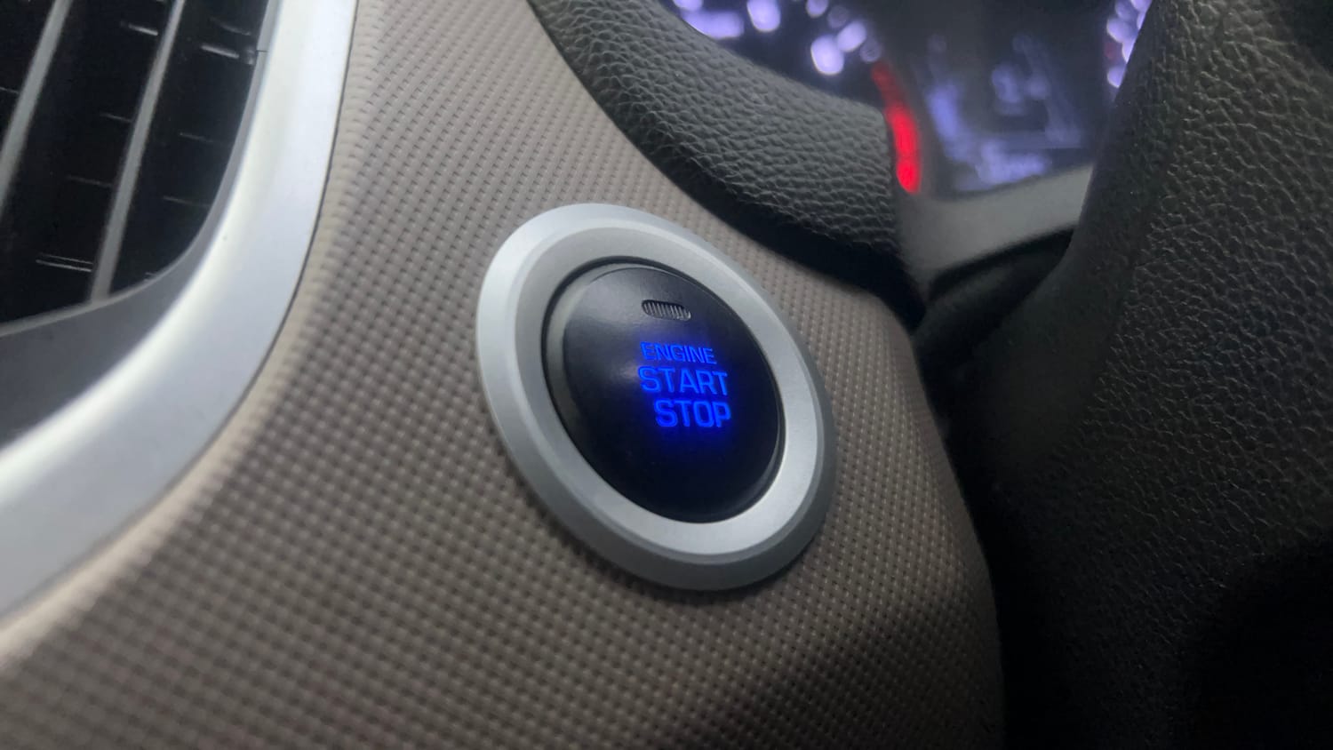 Used 2018 Hyundai Creta SX 1.6 AT Petrol Petrol Automatic top_features Keyless start