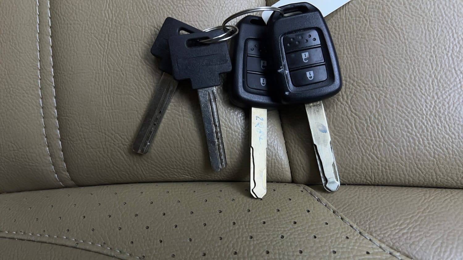 Used 2015 Honda City V Petrol Manual extra CAR KEY VIEW