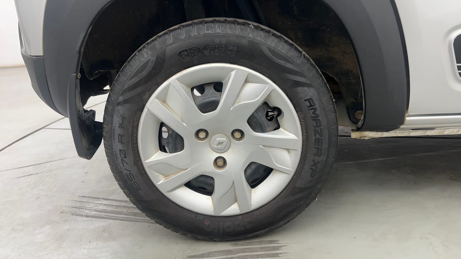 Used 2022 Renault Kwid RXT 1.0 AMT (O) Petrol Automatic tyres RIGHT REAR TYRE RIM VIEW