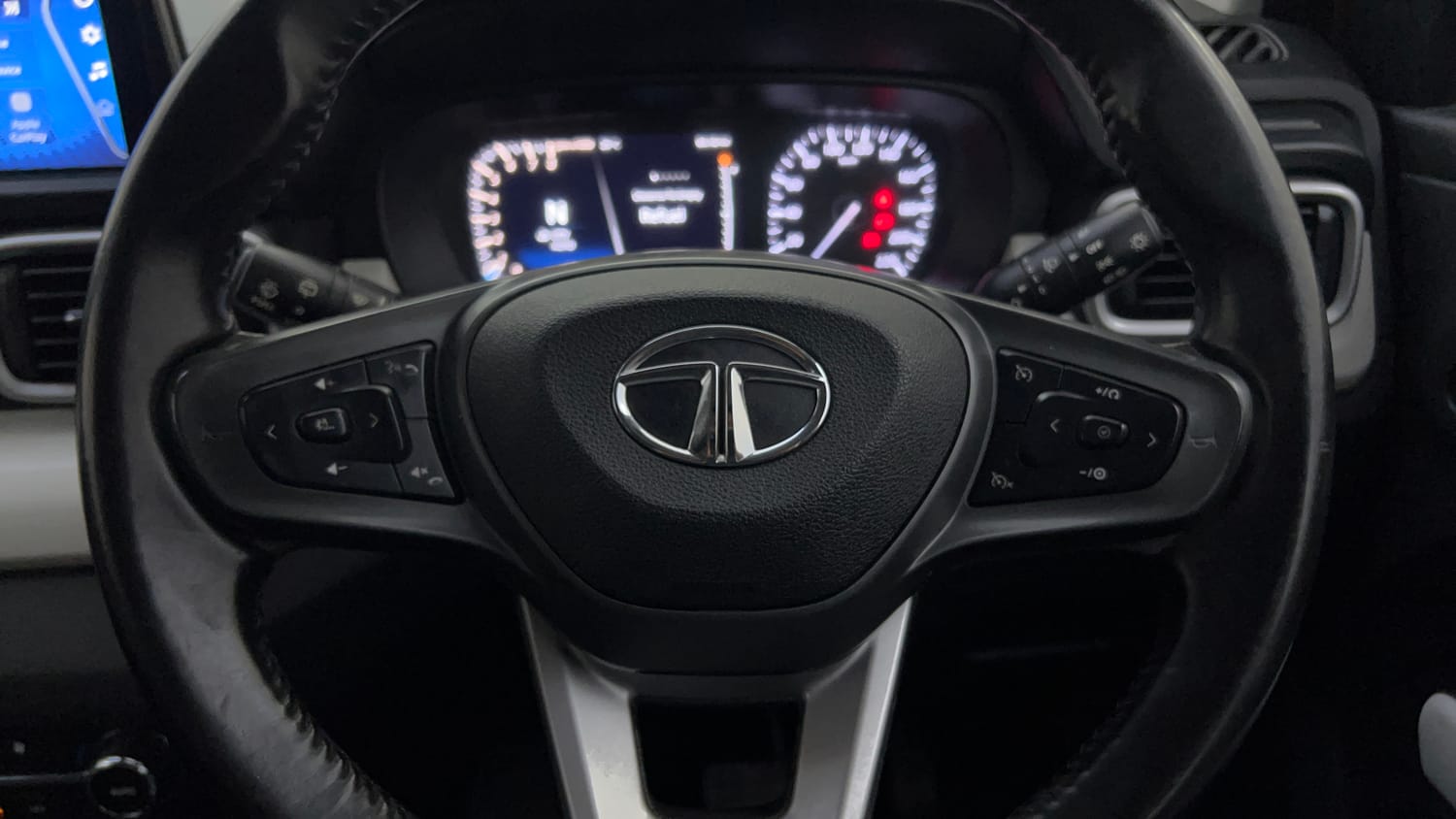 Used 2026 Tata Punch Creative Dual Tone AMT Sunroof Petrol Automatic top_features Airbags