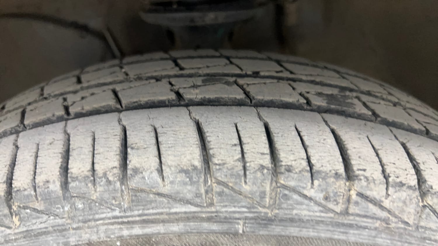 Used 2022 Maruti Suzuki Alto 800 Vxi Plus Petrol Manual tyres LEFT FRONT TYRE TREAD VIEW