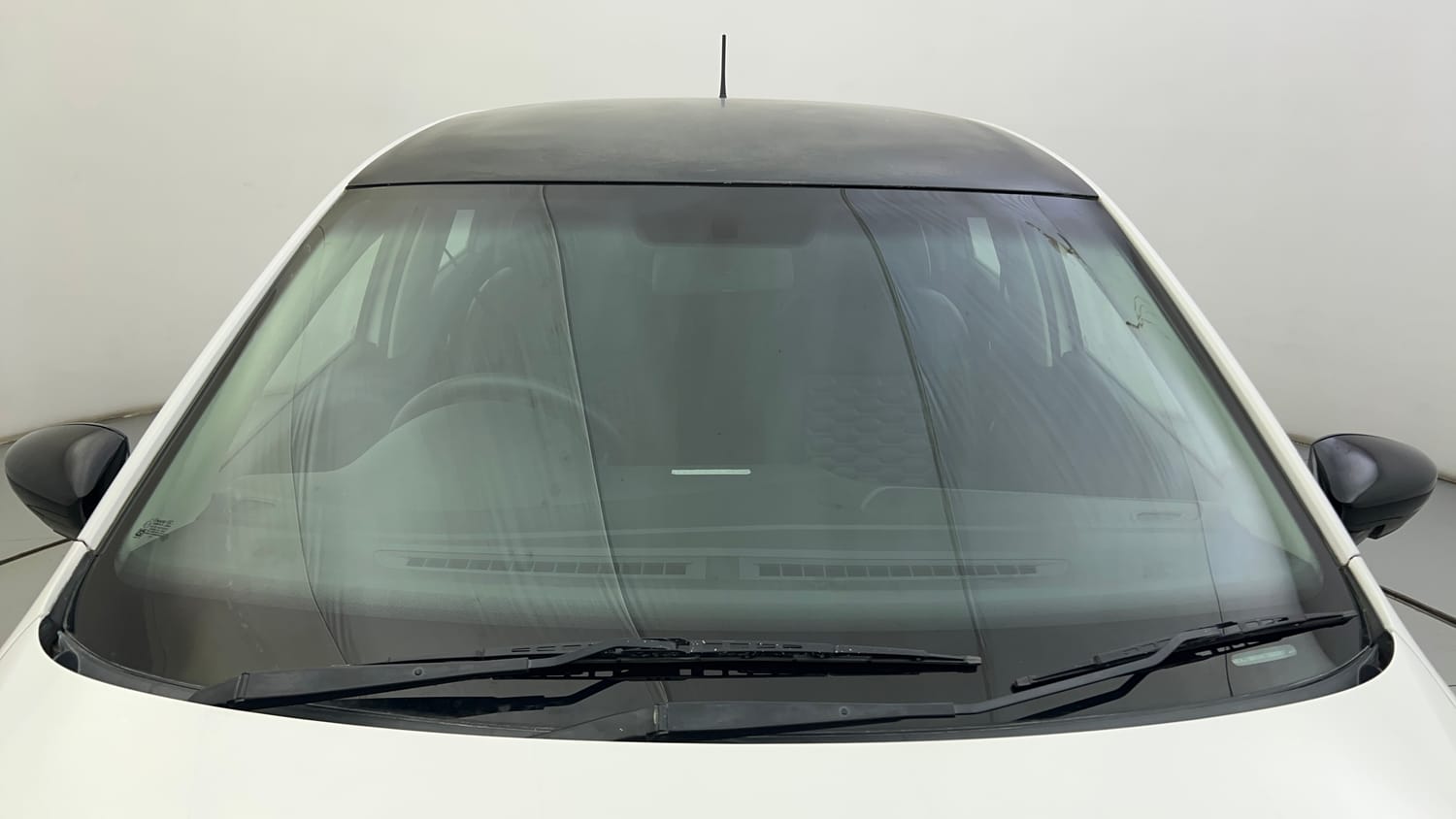 Used 2019 Volkswagen Ameo Comfortline 1.0L (P) Petrol Manual exterior FRONT WINDSHIELD VIEW