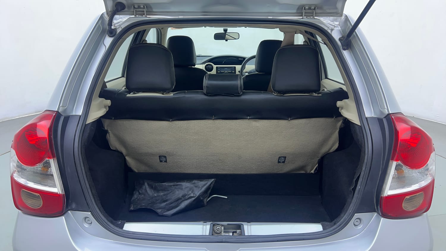 Used 2016 Toyota Etios Liva VD Diesel Manual interior DICKY INSIDE VIEW
