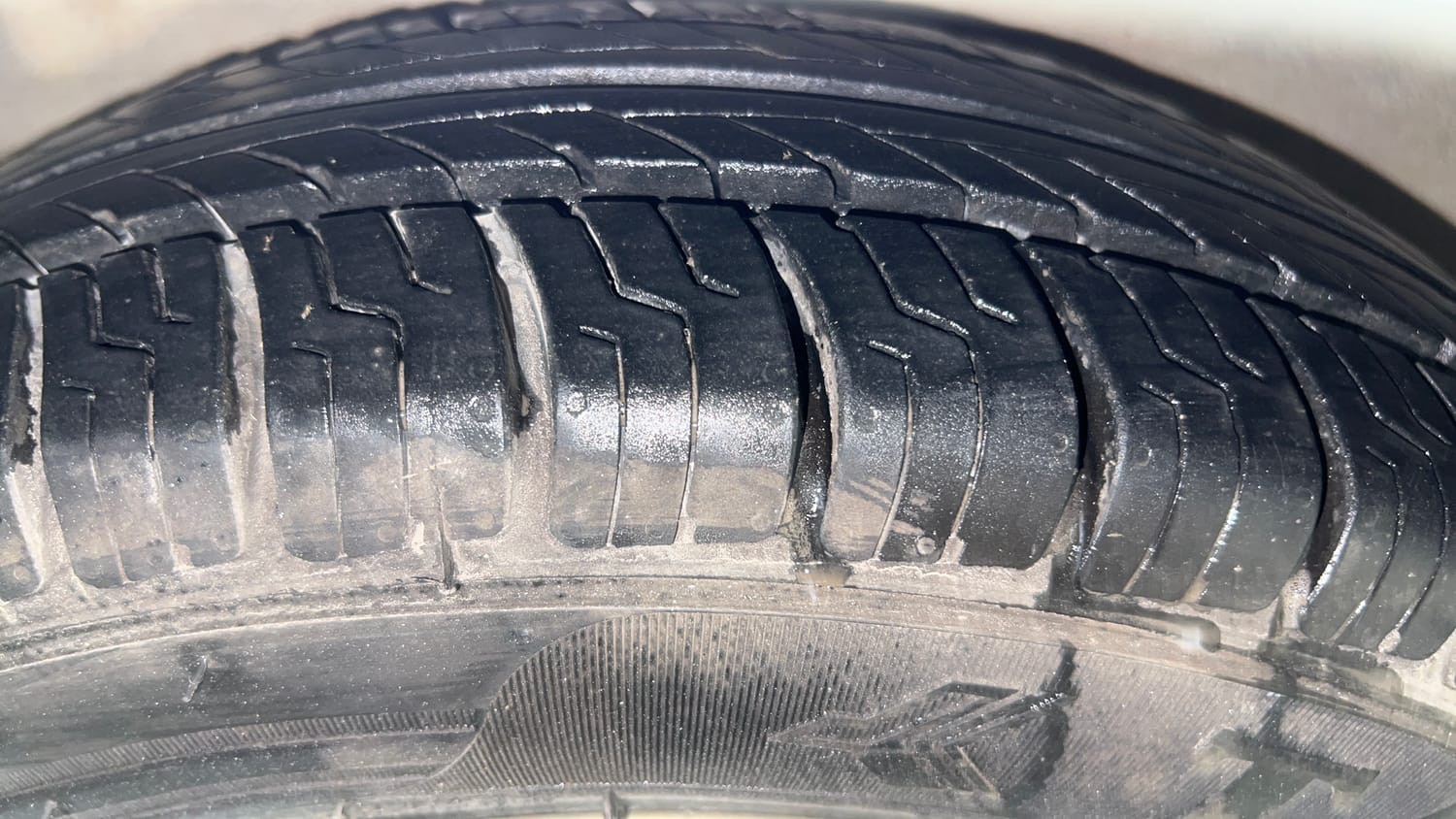 Used 2015 Hyundai i10 Sportz 1.1 iRDE2 Petrol Manual tyres RIGHT REAR TYRE TREAD VIEW