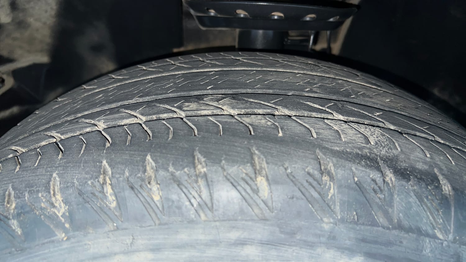 Used 2022 Tata Safari XZA Plus Diesel Automatic tyres LEFT FRONT TYRE TREAD VIEW