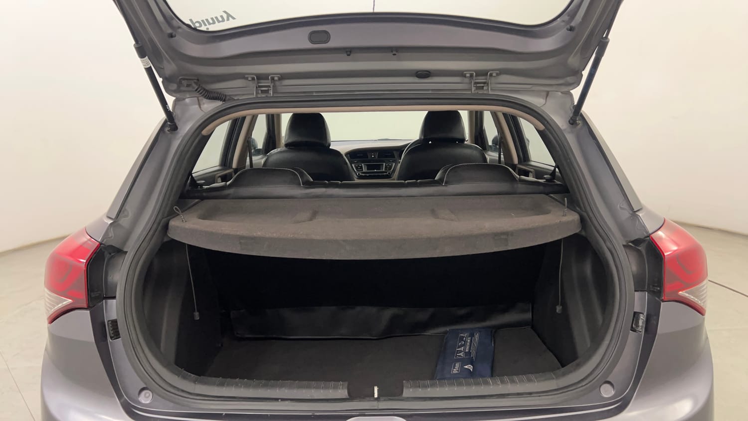 Used 2016 Hyundai Elite i20 Magna 1.2 Petrol Manual interior DICKY INSIDE VIEW