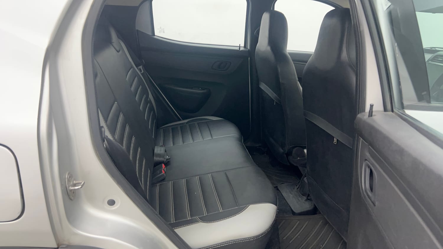 Used 2022 Renault Kwid RXT 1.0 AMT (O) Petrol Automatic interior RIGHT SIDE REAR DOOR CABIN VIEW