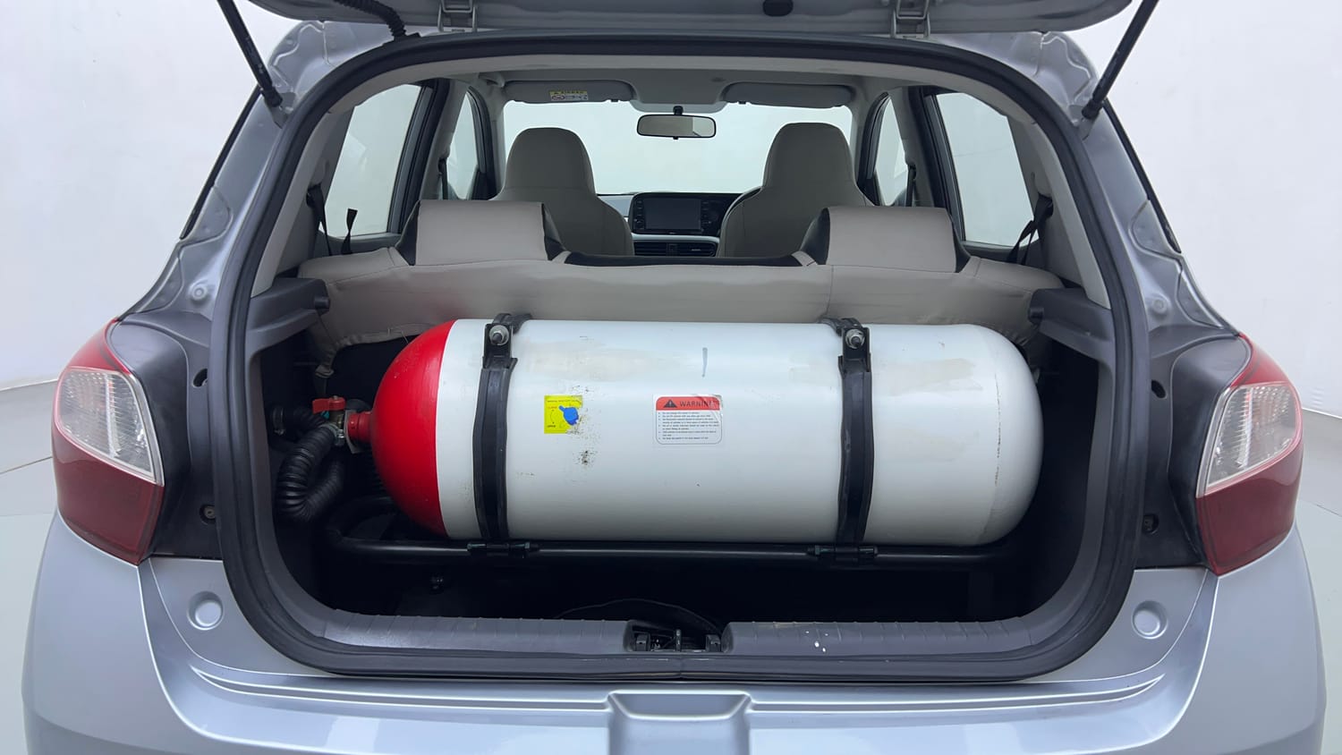Used 2017 Maruti Suzuki Ertiga VXI CNG Cng Manual interior DICKY INSIDE VIEW