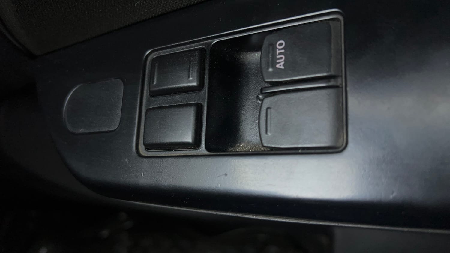Used 2017 Maruti Suzuki Swift Lxi (O) Petrol Manual top_features Power windows