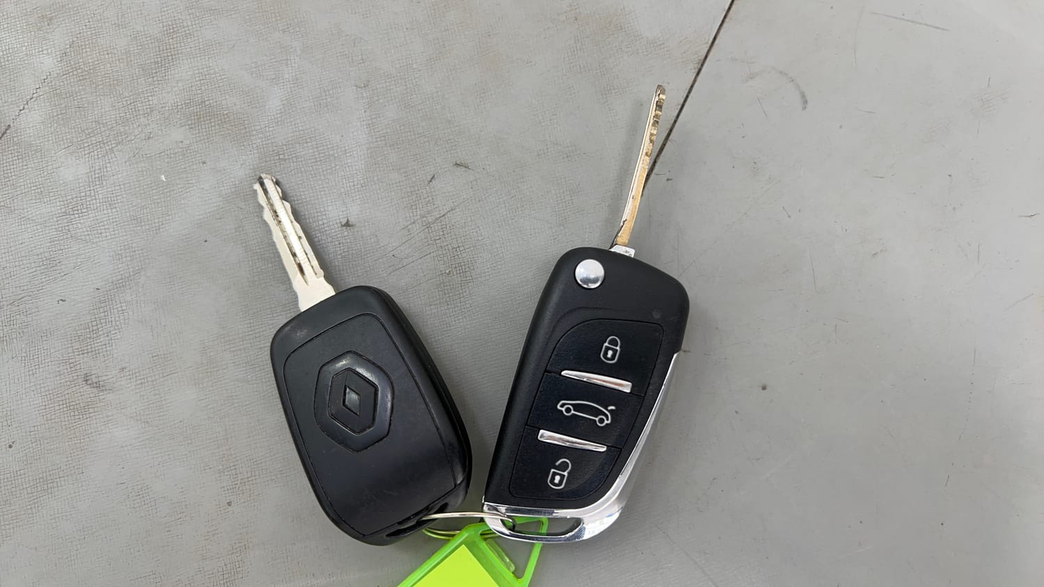 Used 2023 Renault Kiger RXE MT Petrol Manual extra CAR KEY VIEW