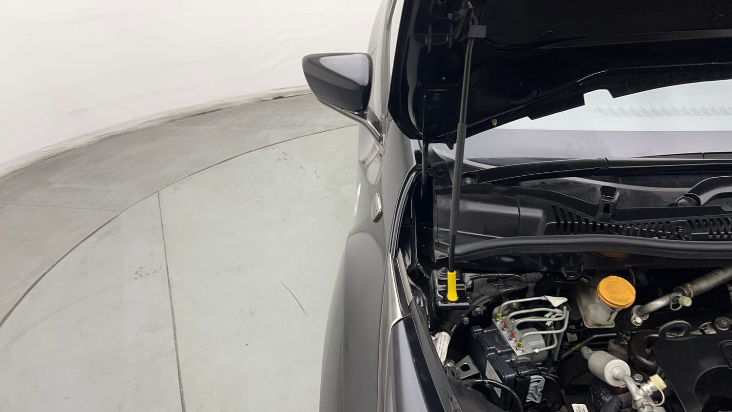 Used 2024 Tata Altroz XZ Plus (S) Dark Edition Diesel Diesel Manual engine ENGINE RIGHT SIDE HINGE & APRON VIEW