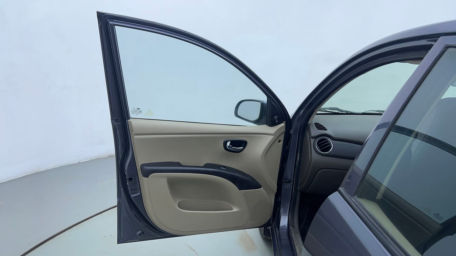 Used 2014 Hyundai i10 Sportz 1.1 iRDE2 Petrol Manual interior LEFT FRONT DOOR OPEN VIEW