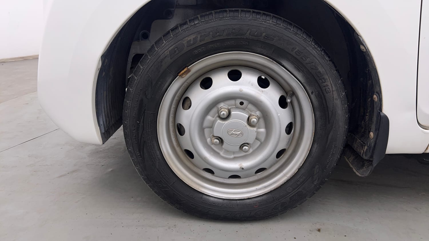Used 2018 Hyundai Eon Era + AirBag Petrol Manual tyres LEFT FRONT TYRE RIM VIEW