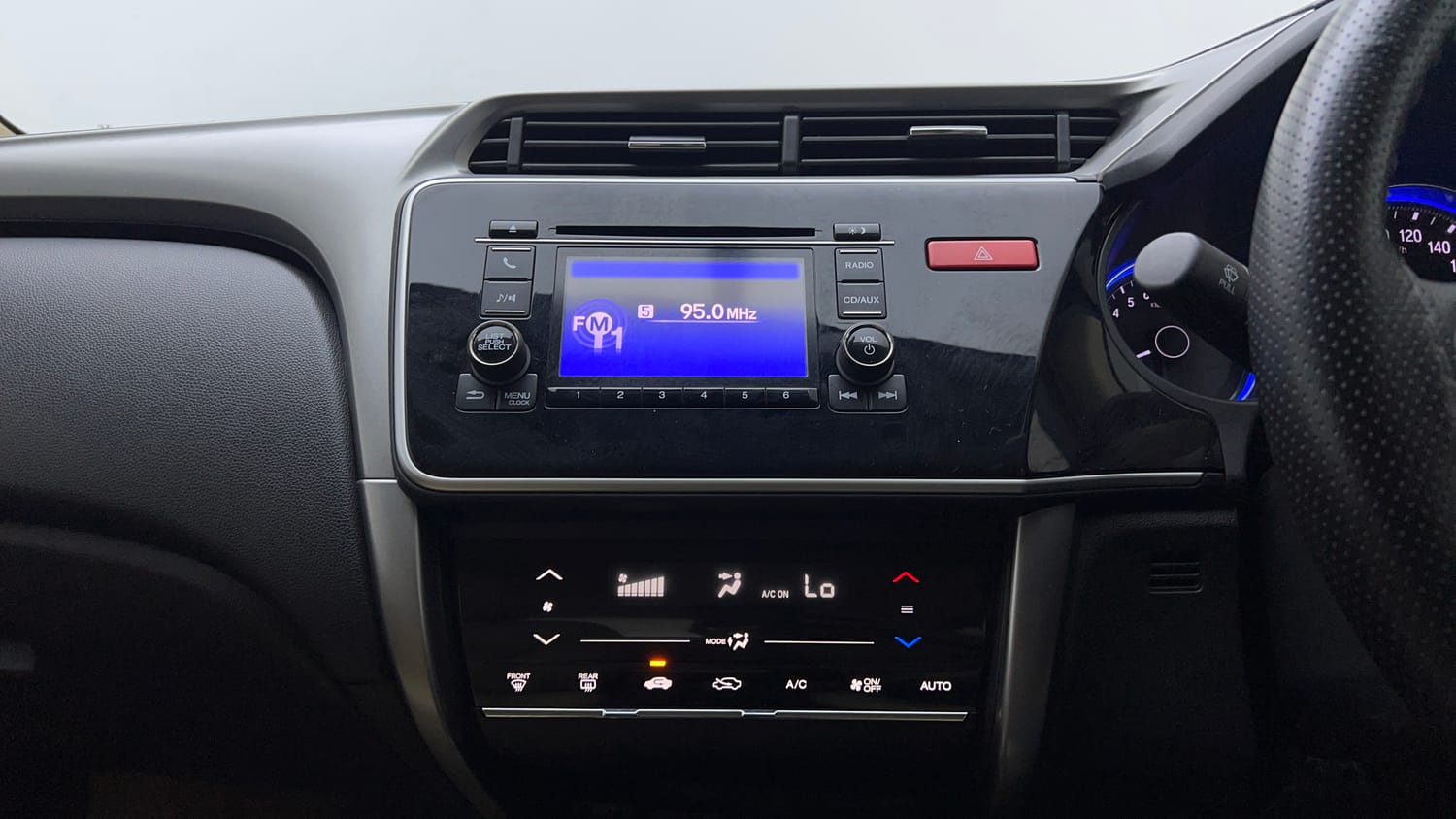 Used 2015 Honda City V Petrol Manual top_features Integrated (in-dash) music system