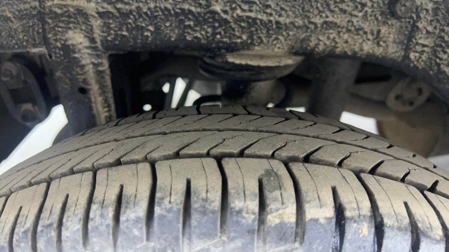 Used 2017 Maruti Suzuki Alto 800 LXi Petrol Manual tyres RIGHT REAR TYRE TREAD VIEW