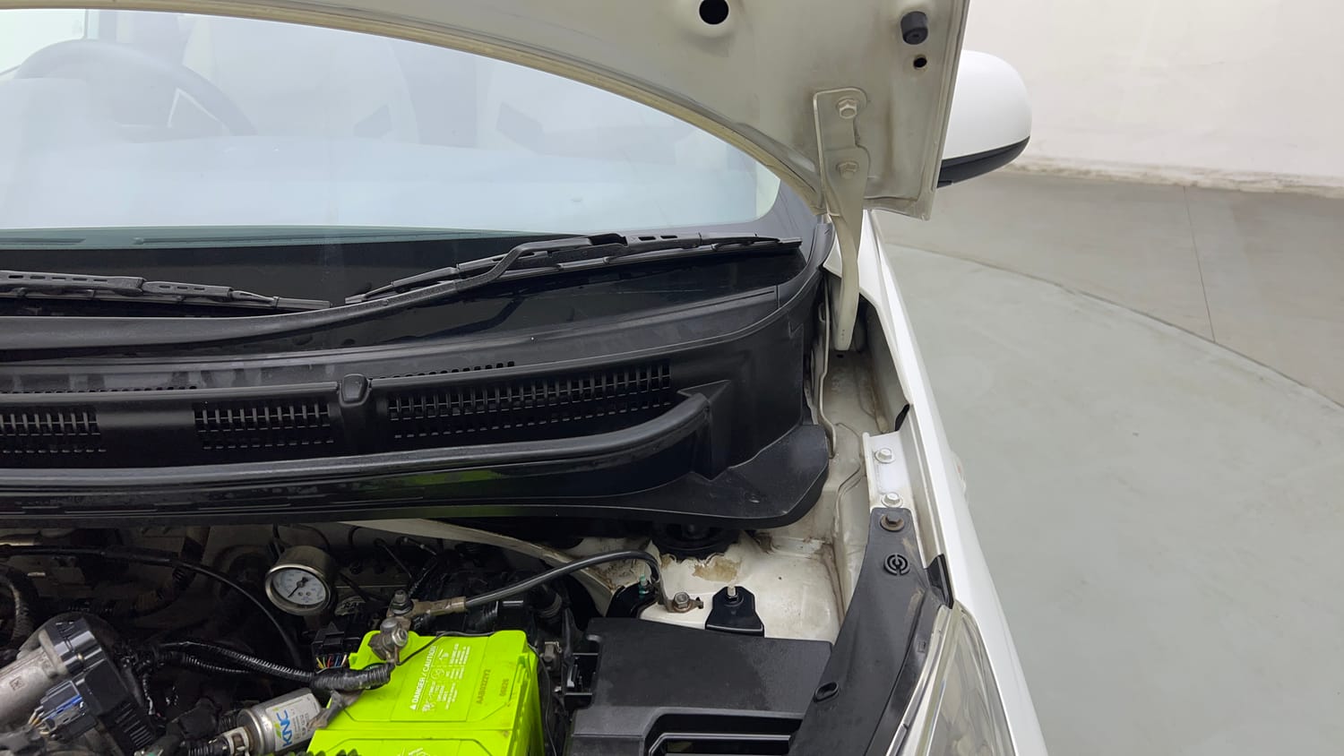 Used 2019 Hyundai Santro Magna CNG Cng Manual engine ENGINE LEFT SIDE HINGE & APRON VIEW