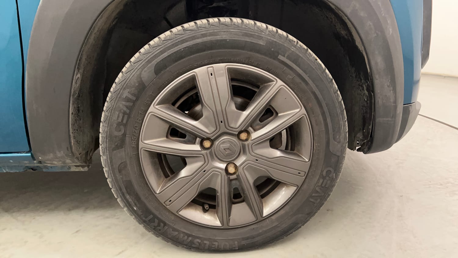 Used 2020 Renault Kwid CLIMBER 1.0 Opt Petrol Manual tyres RIGHT FRONT TYRE RIM VIEW