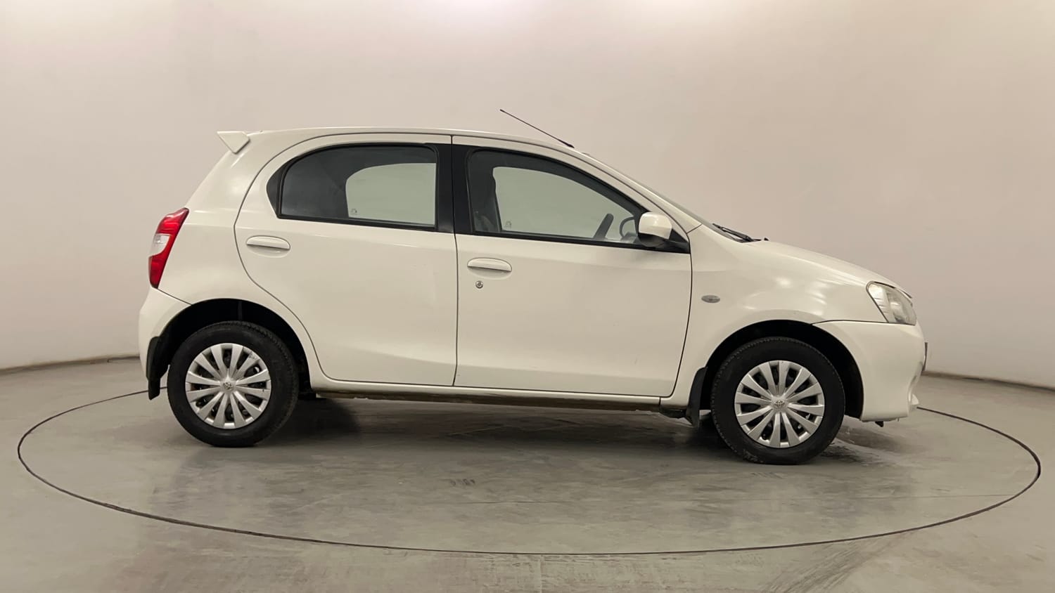Used 2013 Toyota Etios Liva G Petrol Manual exterior RIGHT SIDE VIEW