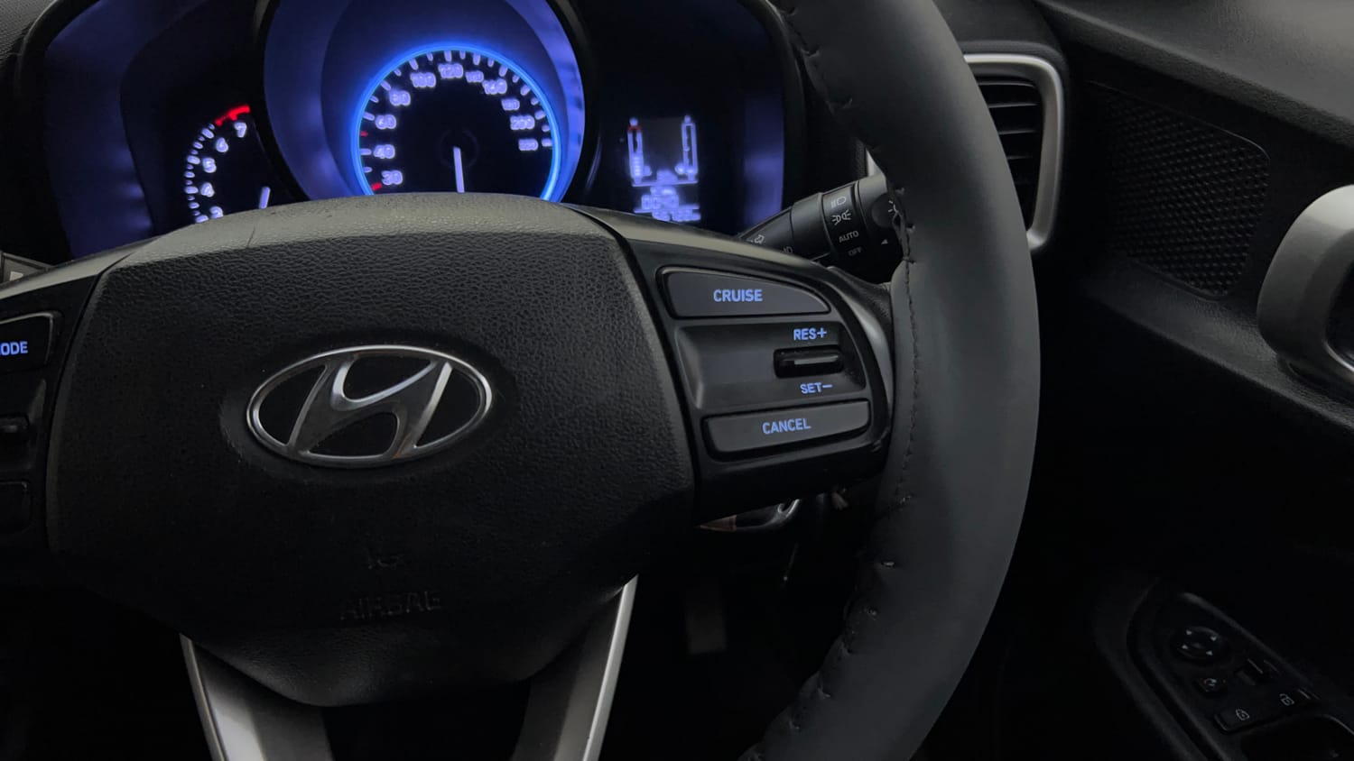 Used 2020 Hyundai Venue SX 1.0 Turbo Petrol Manual top_features Cruise control