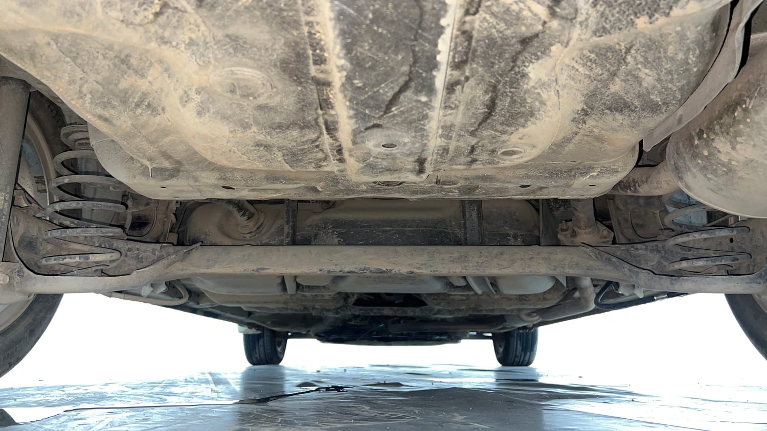 Used 2015 Honda City V Petrol Manual extra REAR UNDERBODY VIEW (TAKEN FROM REAR)