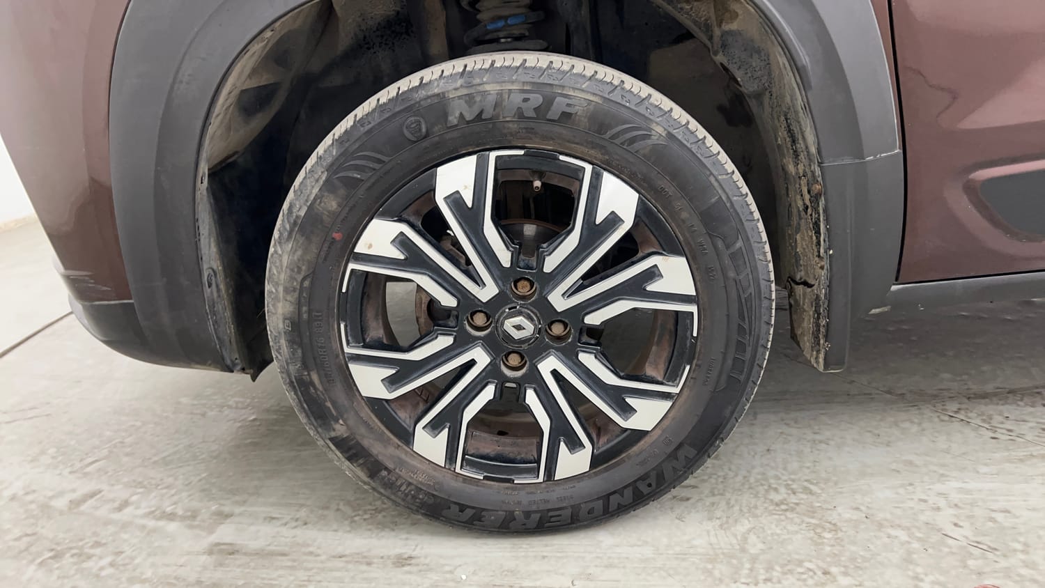 Used 2022 Renault Kiger RXZ AMT Petrol Automatic tyres LEFT FRONT TYRE RIM VIEW