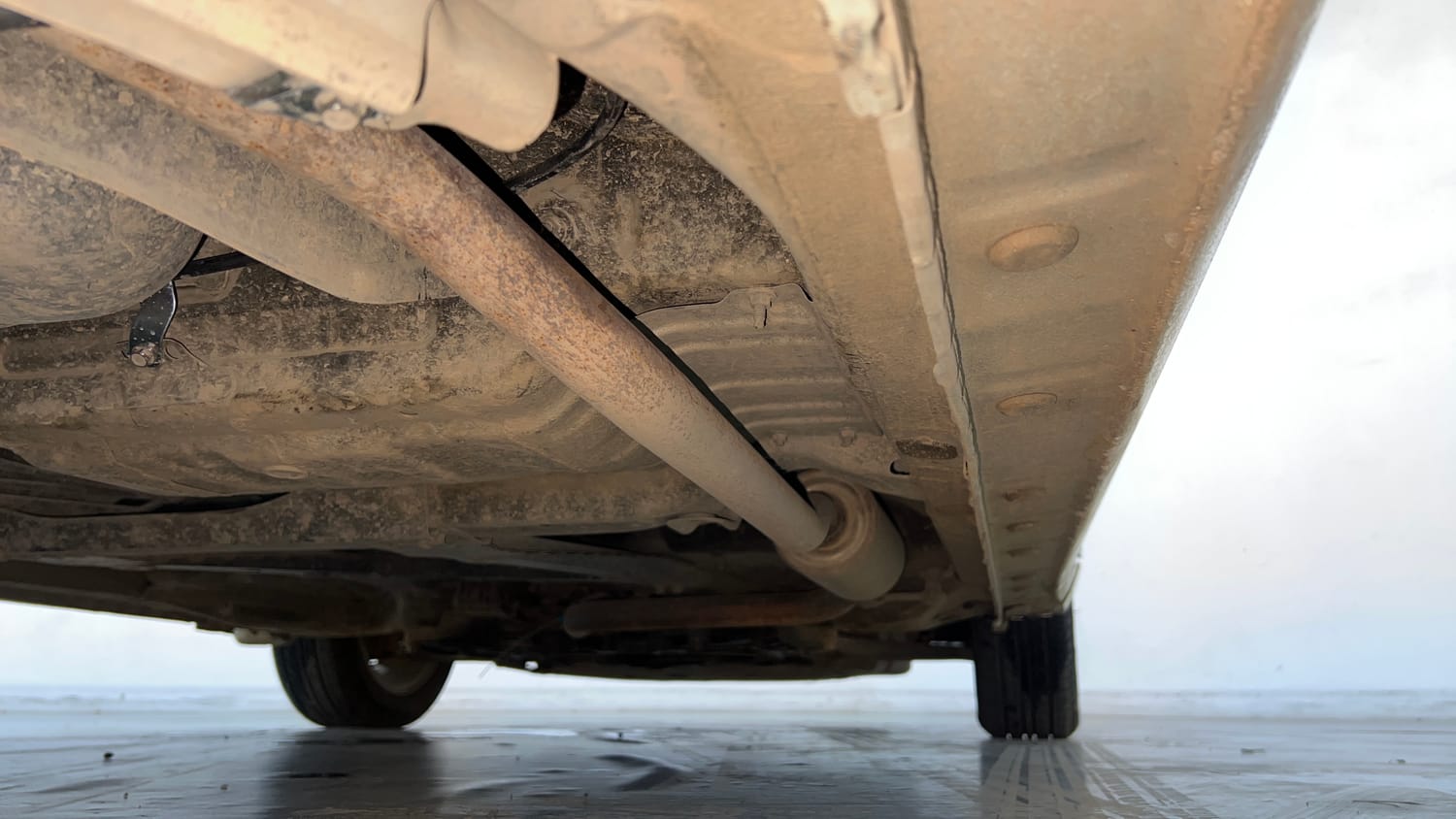 Used 2015 Honda City V Petrol Manual extra REAR RIGHT UNDERBODY VIEW