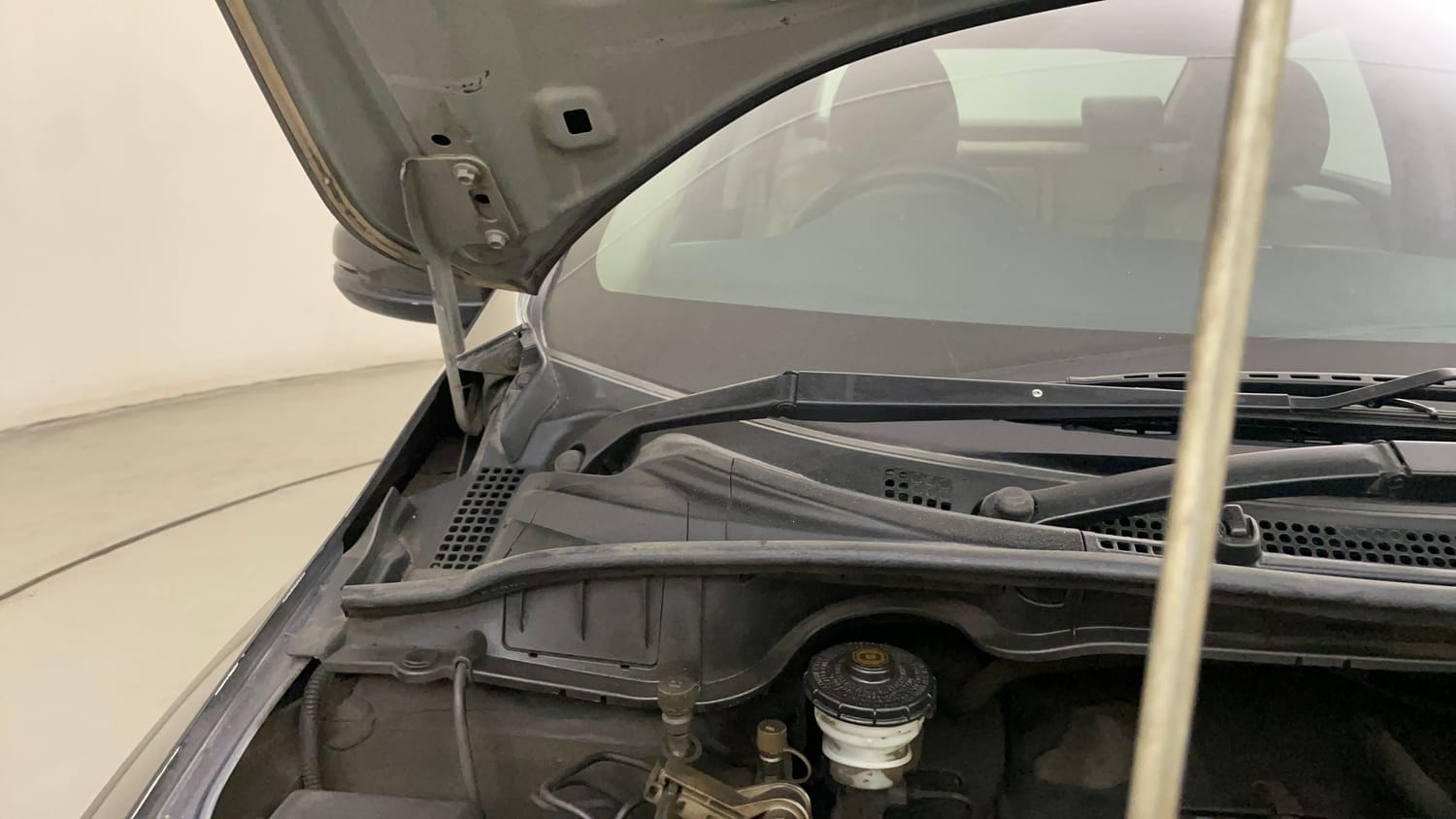 Used 2019 Honda City ZX CVT Petrol Petrol Automatic engine ENGINE RIGHT SIDE HINGE & APRON VIEW