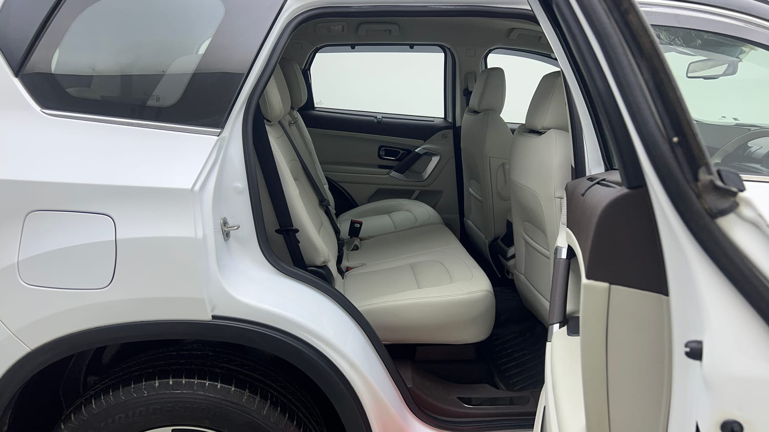 Used 2026 Tata Safari Accomplished X Automatic Petrol Automatic interior RIGHT SIDE REAR DOOR CABIN VIEW