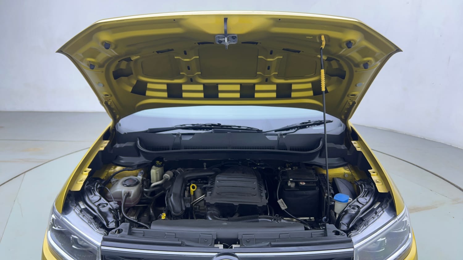 Used 2022 Volkswagen Taigun Topline 1.0 TSI MT Petrol Manual engine ENGINE & BONNET OPEN FRONT VIEW