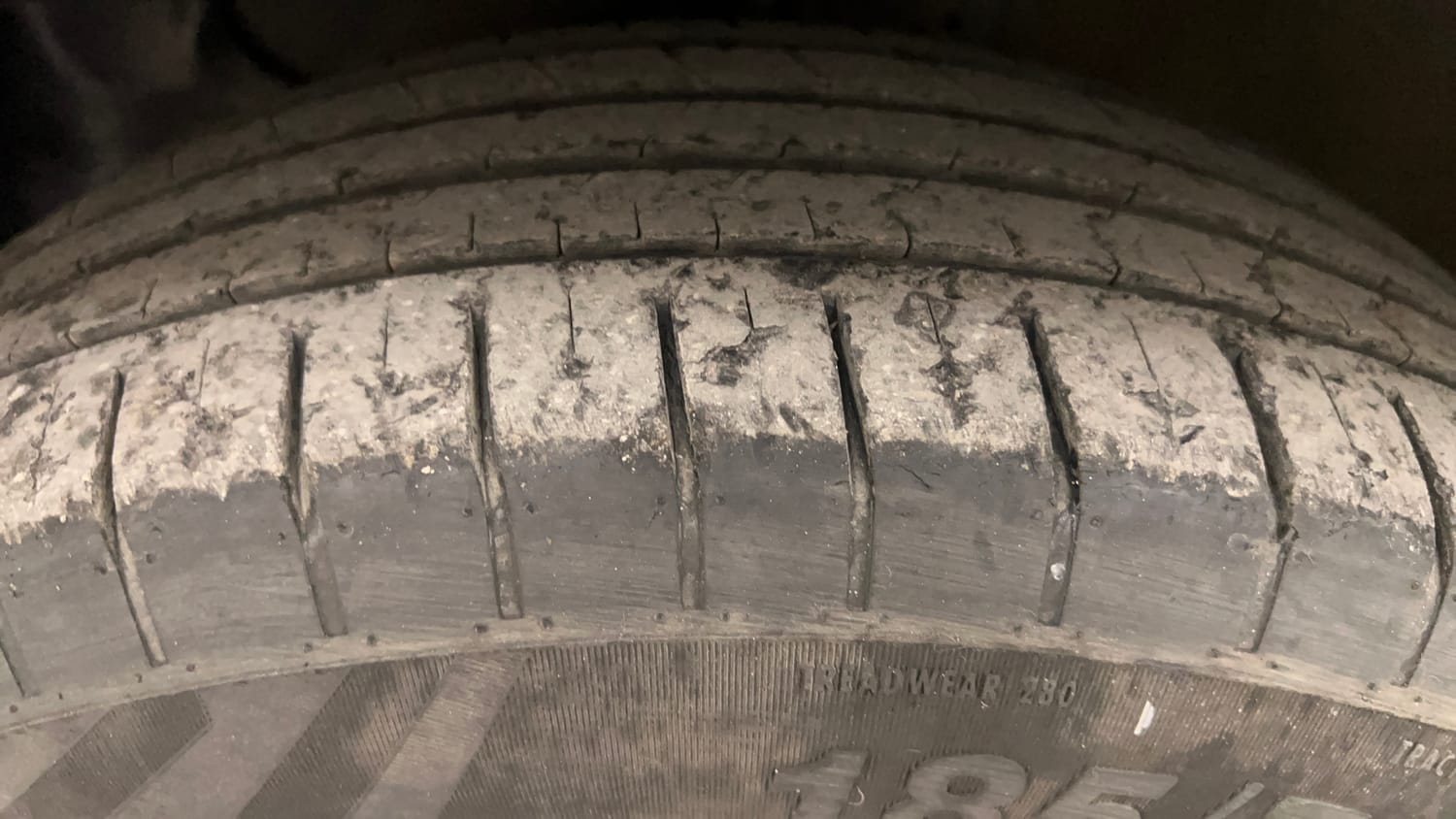 Used 2016 Hyundai Elite i20 Magna 1.2 Petrol Manual tyres LEFT FRONT TYRE TREAD VIEW