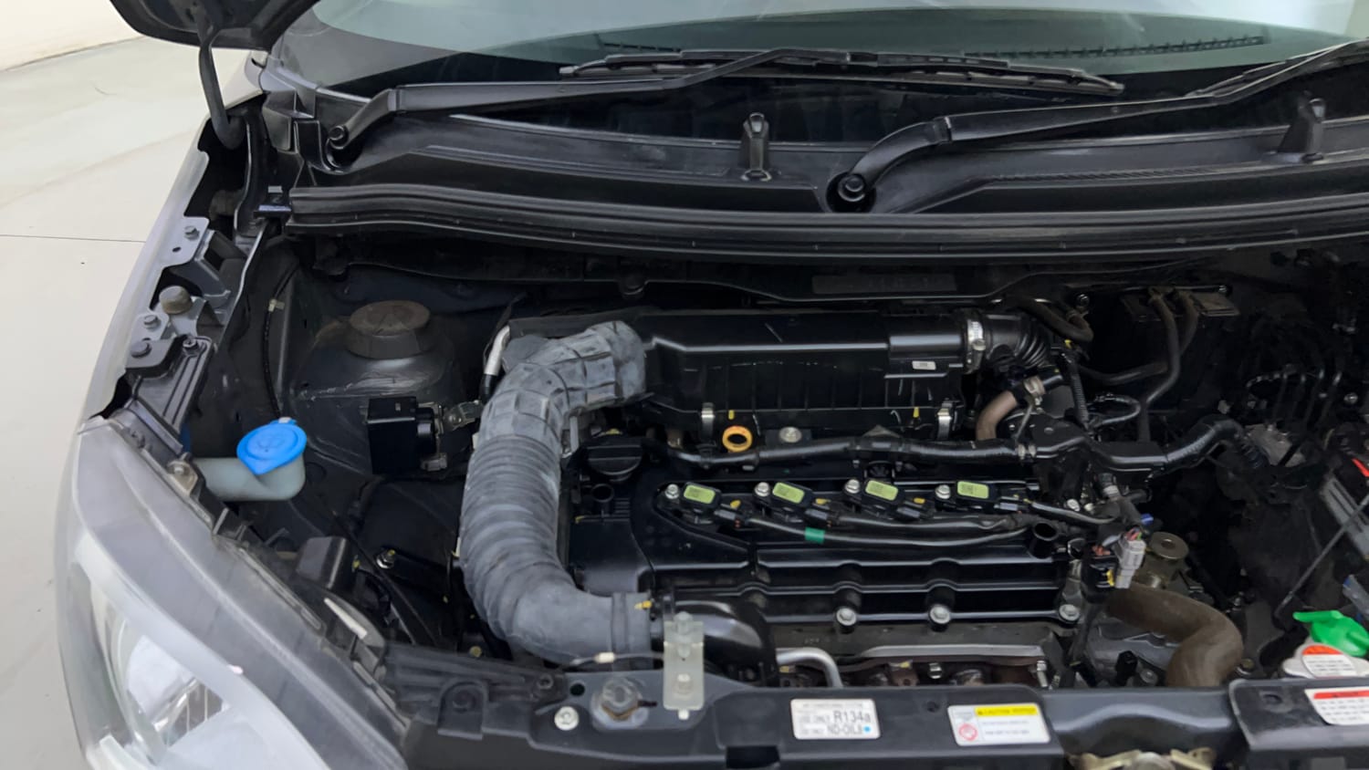 Used 2021 Maruti Suzuki Wagon R VXi (O) 1.2 Petrol Manual engine ENGINE RIGHT SIDE HINGE & APRON VIEW