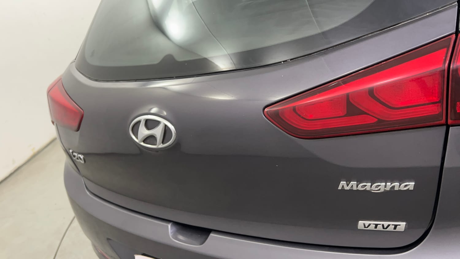 Used 2016 Hyundai Elite i20 Magna 1.2 Petrol Manual dents MINOR SCRATCH