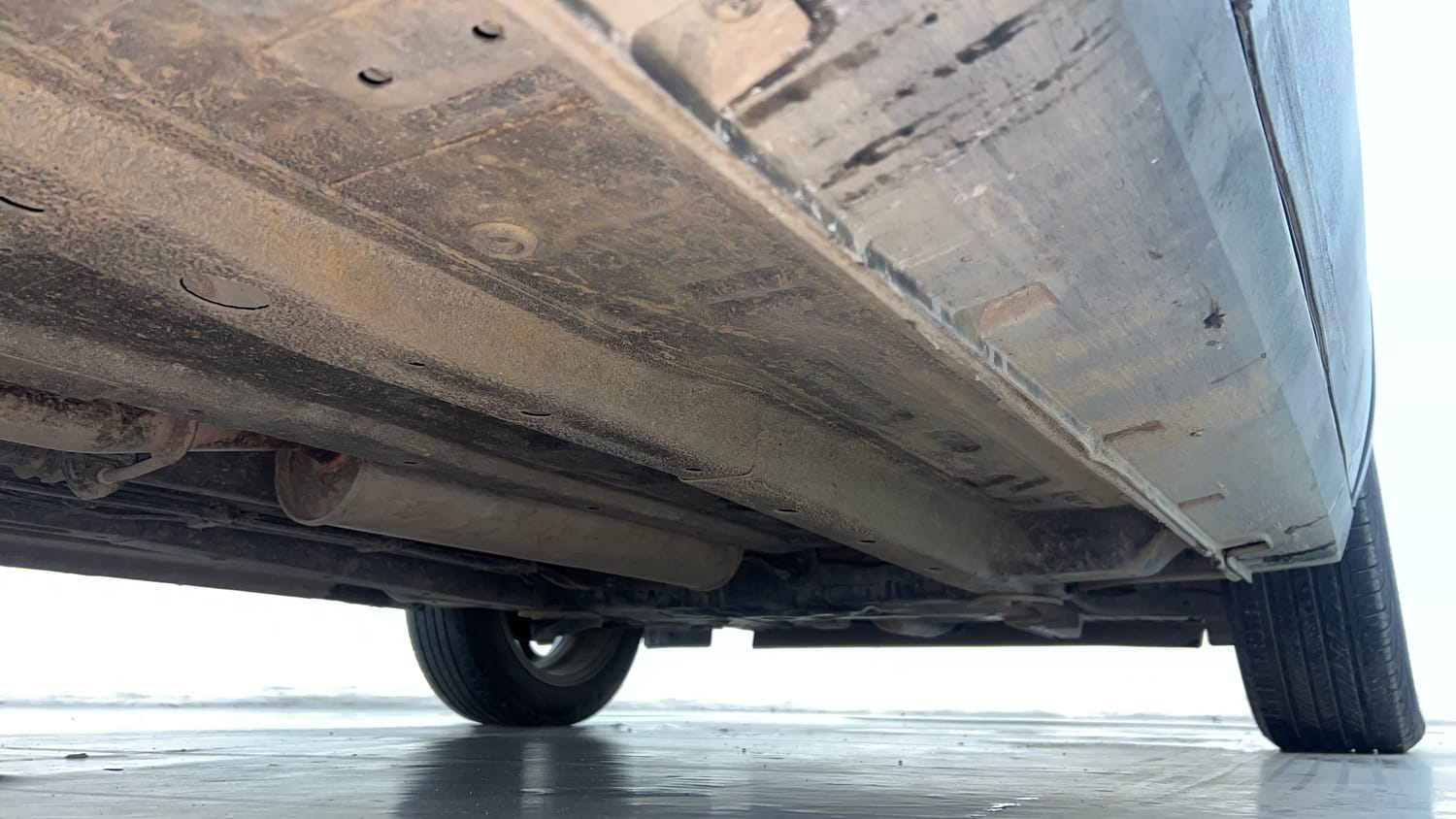 Used 2023 Tata Punch Accomplished Dazzle Sunroof CNG Cng Manual extra REAR RIGHT UNDERBODY VIEW