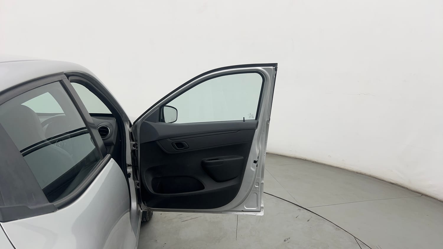 Used 2022 Renault Kwid RXT 1.0 AMT (O) Petrol Automatic interior RIGHT FRONT DOOR OPEN VIEW
